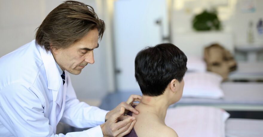 Acupunctura Bucuresti - cum te poate ajuta în tratamentul durerii cronice